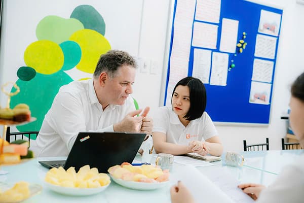 EzDeutsch hợp tác cùng đối tác